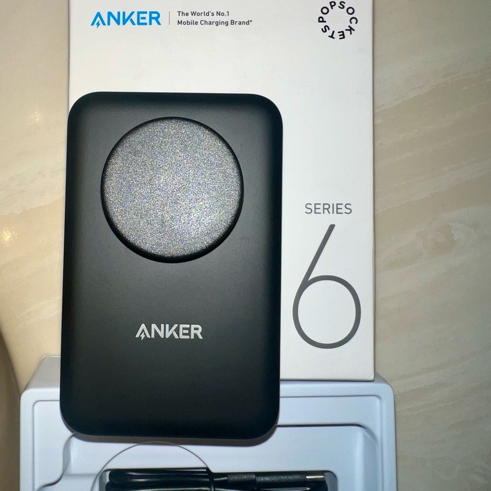 New in Box Anker Series 6 Black Wireless Charger